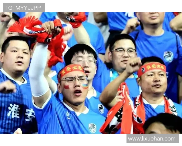 中日足球比赛激战正酣球迷热情高涨期待精彩对决