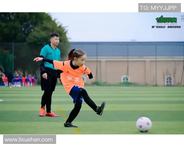 足球模特的魅力与挑战:如何在运动与时尚之间找到平衡